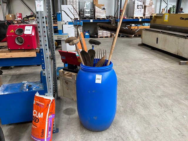 Tuin gereedschap in ton - afbeelding 1 van  4