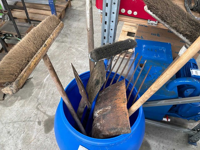 Tuin gereedschap in ton - afbeelding 2 van  4