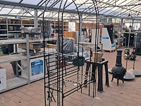 Tuinbank met rozenboog - afbeelding 3 van  8