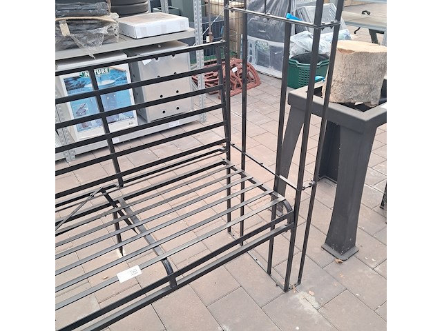 Tuinbank met rozenboog - afbeelding 8 van  8