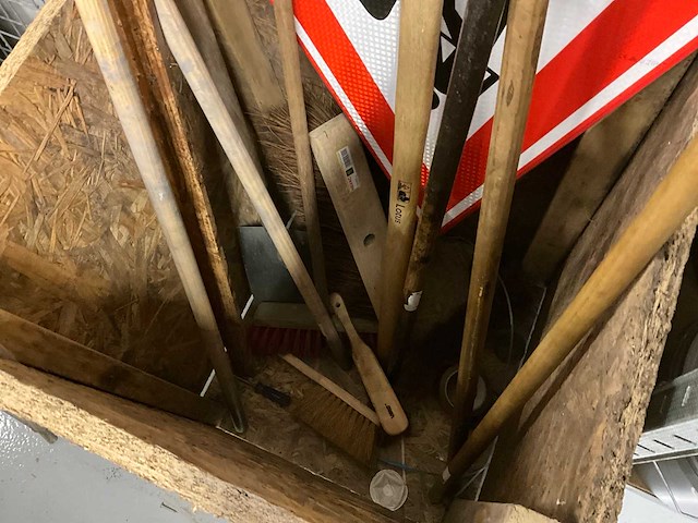 Tuingereedschap en legbordstelling - afbeelding 3 van  7