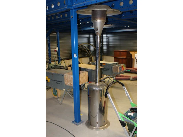Tuinheater met gasfles. hoogte 225 cm - afbeelding 2 van  2