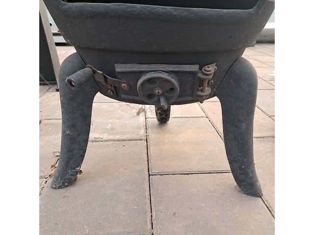 Tuinkachel en houthaktafel - afbeelding 9 van  18