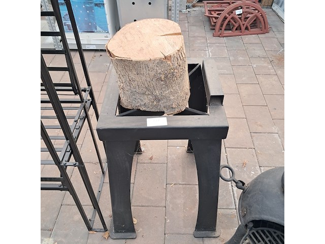Tuinkachel en houthaktafel - afbeelding 13 van  18