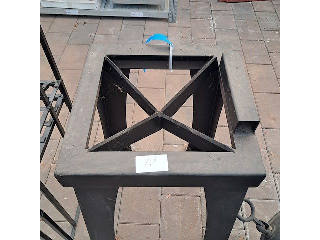 Tuinkachel en houthaktafel - afbeelding 14 van  18