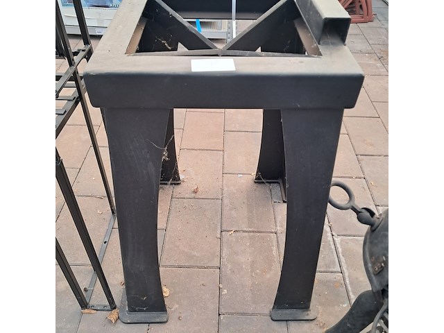 Tuinkachel en houthaktafel - afbeelding 15 van  18