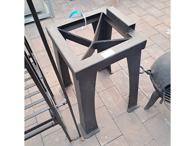 Tuinkachel en houthaktafel - afbeelding 17 van  18