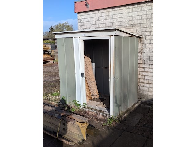 Tuinkast met inhoud - afbeelding 1 van  7