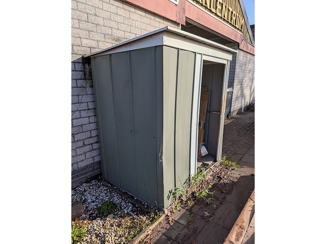 Tuinkast met inhoud - afbeelding 3 van  7