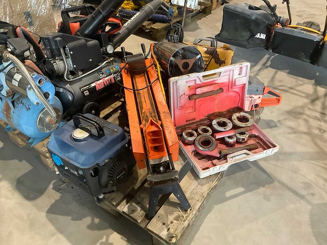 Tuinmachines en gereedschap - afbeelding 3 van  4