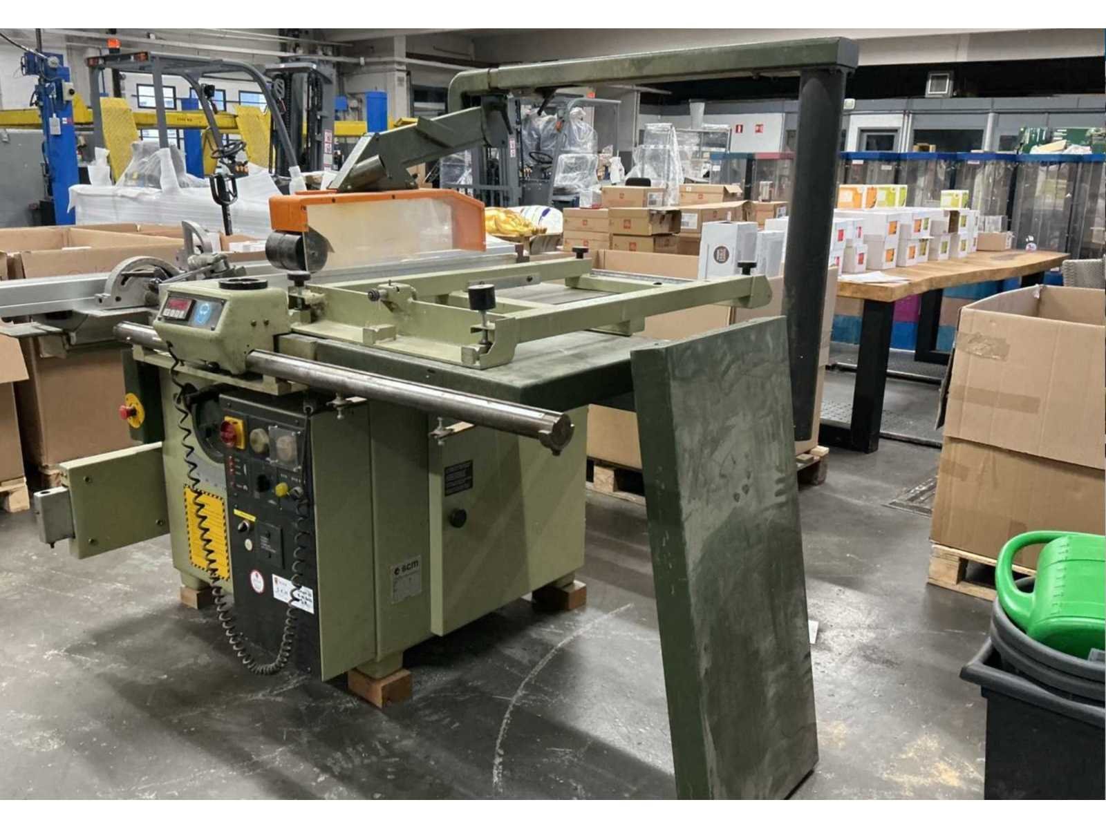 Tuinmeubelen, aannemersmaterialen en goederen opgekocht uit diverse faillissementen