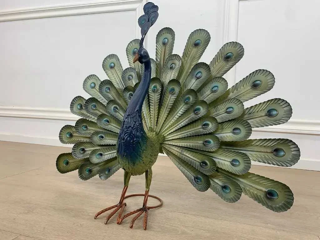 Tuinmeubelen en bronzen- en stenen tuinbeelden