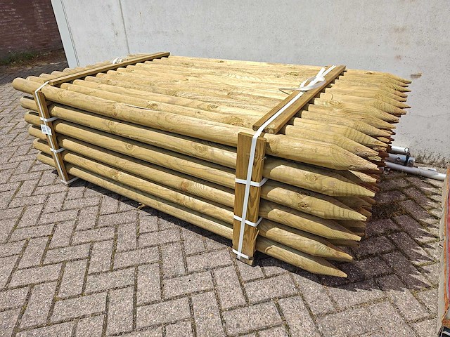 Tuinpalen rondhout met punt 8cm 180 cm (78x) - afbeelding 1 van  3