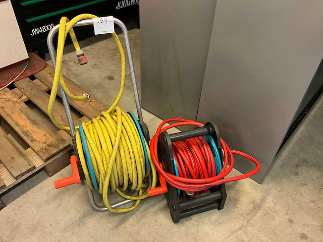 Tuinslang op haspel (2x) - afbeelding 1 van  2