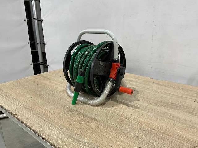 Tuinslang op haspel - afbeelding 1 van  5