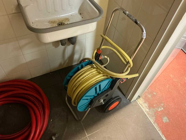 Tuinslanghaspel en diverse waterslang - afbeelding 1 van  4