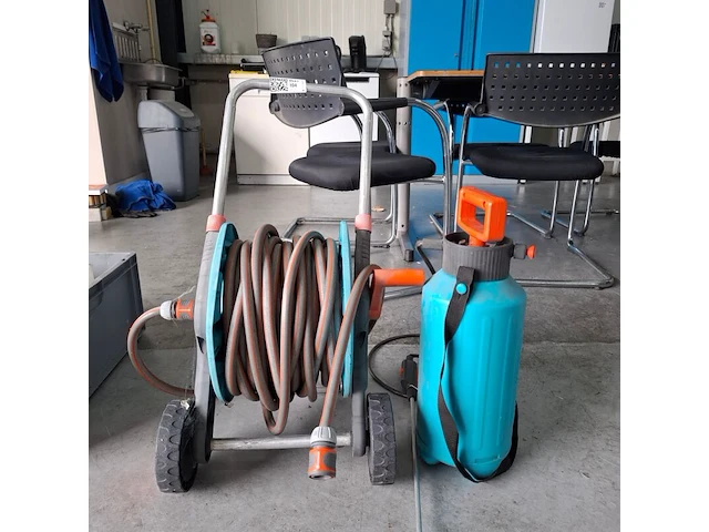 Tuinslanghaspel met drukvat gardena - afbeelding 1 van  3