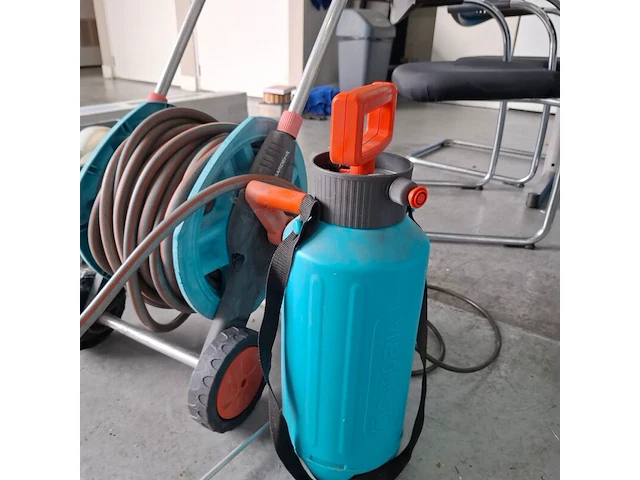Tuinslanghaspel met drukvat gardena - afbeelding 2 van  3