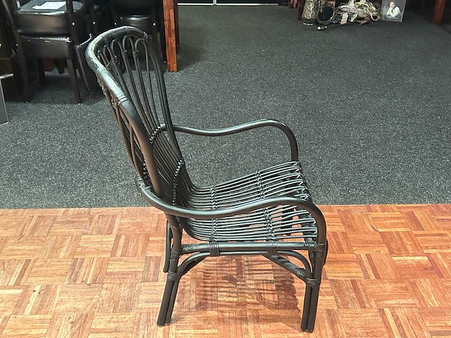 Tuinstoel met twee windlichten - afbeelding 2 van  3