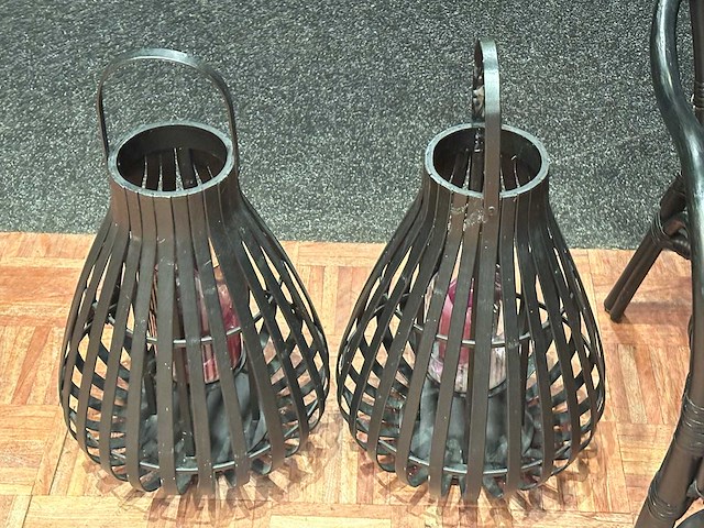 Tuinstoel met twee windlichten - afbeelding 3 van  3