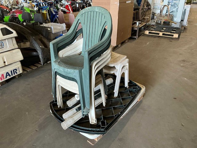 Tuinstoelen met tafels - afbeelding 1 van  2