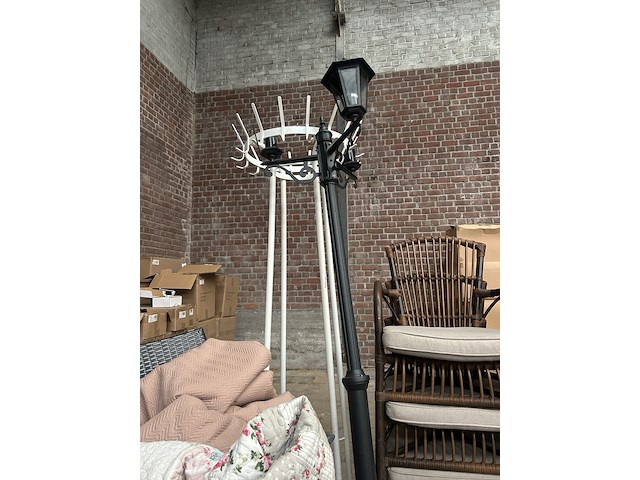 Tuinstoelen, tuinverlichting en accessoires - afbeelding 4 van  8