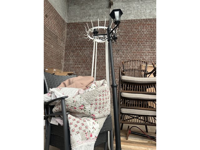 Tuinstoelen, tuinverlichting en accessoires - afbeelding 6 van  8