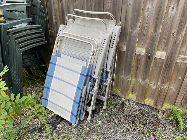 Tuintafel en tuinstoelen - afbeelding 4 van  10