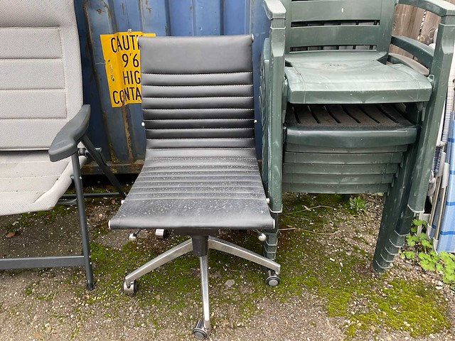 Tuintafel en tuinstoelen - afbeelding 6 van  10