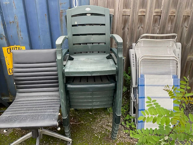 Tuintafel en tuinstoelen - afbeelding 5 van  10
