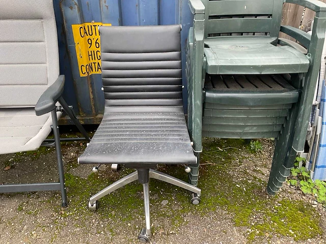 Tuintafel en tuinstoelen - afbeelding 6 van  10