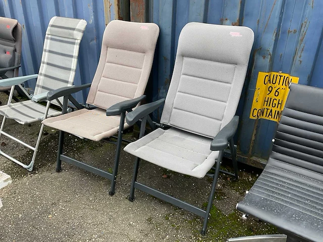 Tuintafel en tuinstoelen - afbeelding 7 van  10