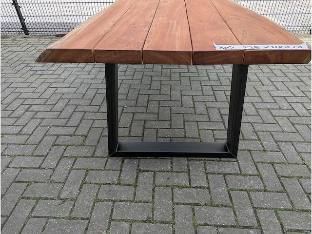 Tuintafel hardhout boomstamtafel 225 x 110 x 78cm. metalen trapezium onderstel - afbeelding 2 van  3