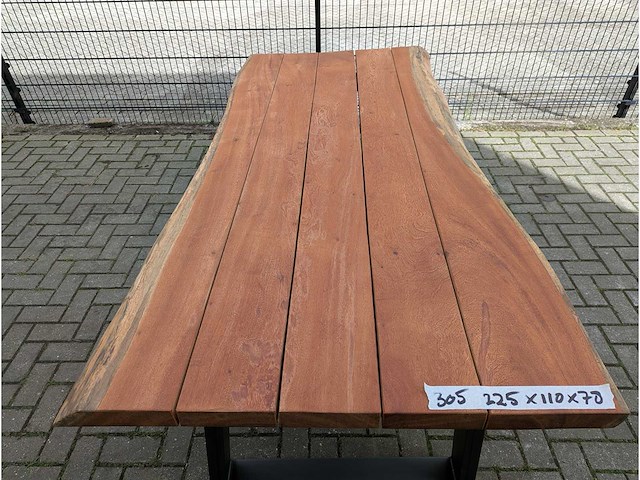 Tuintafel hardhout boomstamtafel 225 x 110 x 78cm. metalen trapezium onderstel - afbeelding 3 van  3
