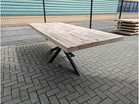 Tuintafel iepenhout 230 x 100 x 78cm. metalen spinpoot
