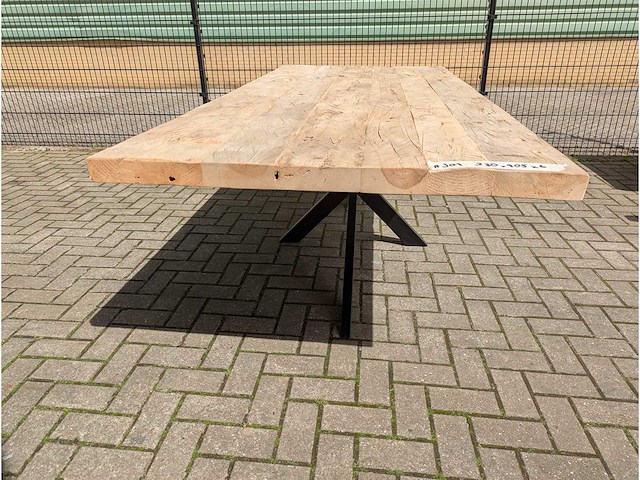 Tuintafel iepenhout. 230 x 100 x 78cm. metalen spinpoot - afbeelding 2 van  3