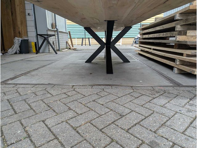 Tuintafel mega. rustiek eiken. 400 x 100 x 78cm. metalen spinpoot - afbeelding 2 van  4
