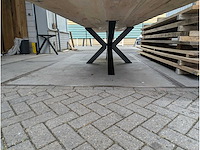 Tuintafel mega. rustiek eiken. 400 x 100 x 78cm. metalen spinpoot - afbeelding 2 van  4