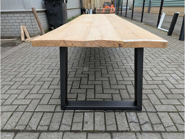 Tuintafel mega. rustiek grenen. 340 x 95 x 76cm. metalen trapezium onderstel. - afbeelding 2 van  3
