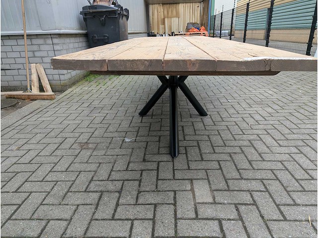 Tuintafel mega. rustiek grenenhout. 320 x 100 x 77cm. metalen spinpoot - afbeelding 2 van  3