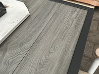 Tuintafel met drie barkrukken - afbeelding 2 van  11