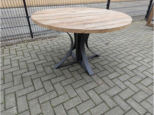 Tuintafel oud eikenhout. rond 130cm. houten onderstel - afbeelding 1 van  3