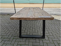 Tuintafel oud iepenhout 210 x 100 x 78cm. metalen trapezium onderstel - afbeelding 2 van  3