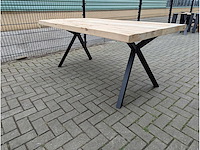 Tuintafel rustiek acaciahout 190 x 95 x 77cm. metalen y onderstel