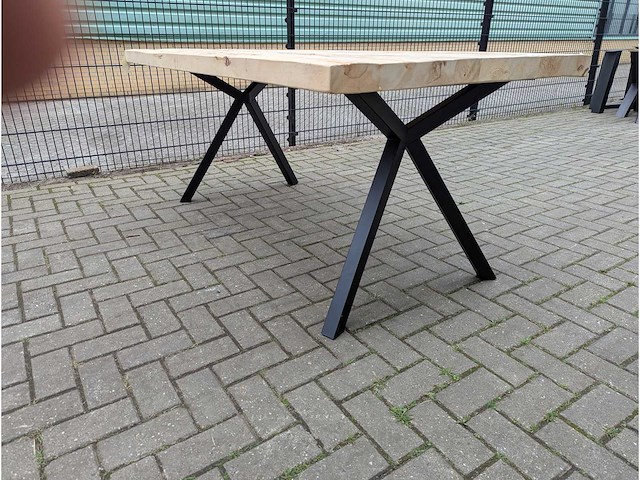 Tuintafel rustiek acaciahout. 190 x 95 x 77cm. metalen y onderstel - afbeelding 1 van  2