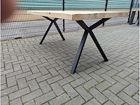 Tuintafel rustiek acaciahout. 190 x 95 x 77cm. metalen y onderstel