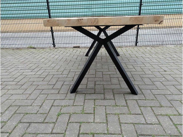 Tuintafel rustiek acaciahout. 190 x 95 x 77cm. metalen y onderstel - afbeelding 2 van  2