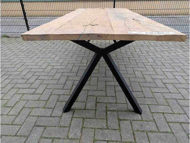 Tuintafel rustiek eikenhout 240 x 105 x 77cm. metalen y onderstel. - afbeelding 2 van  3
