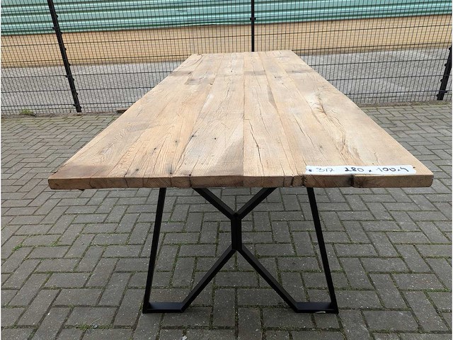 Tuintafel rustiek eikenhout. 280 x 100 x 77cm. metalen vlinder onderstel - afbeelding 3 van  3