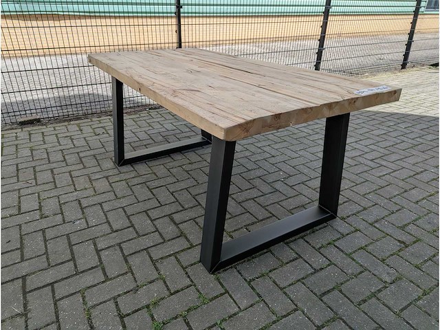 Tuintafel rustiek iepenhout 180 x 95 x 78cm. metalen trapezium ondertel - afbeelding 1 van  3